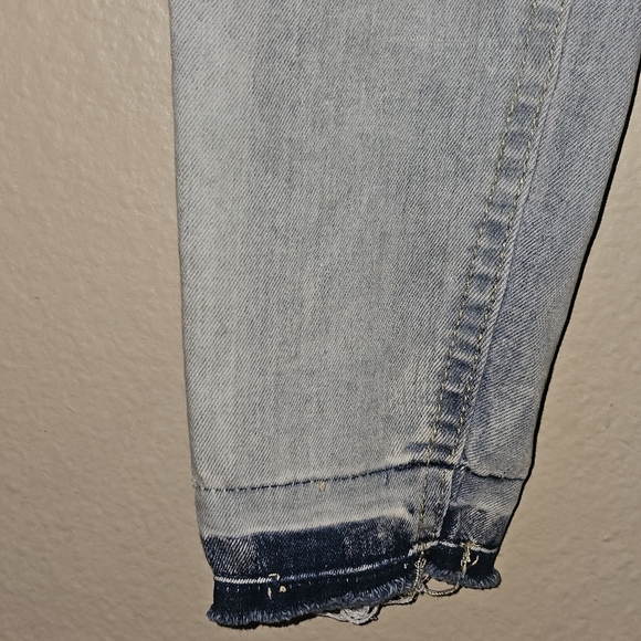 Steve Madden Kids Blue Ankle Cropped Jeans with Classic Fit - Picture 5 of 9